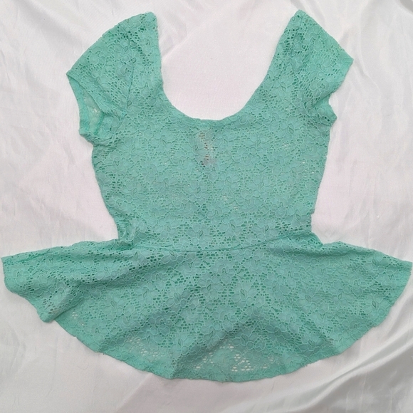 No Boundaries Women's Medium 7-9 Bright Teal Blue Lace Short Sleeve Peplum Top - Picture 3 of 12